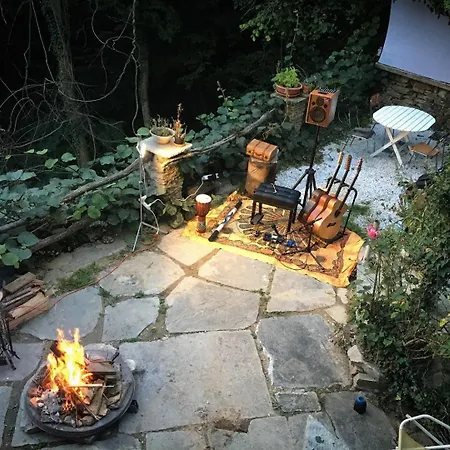 Δωμάτια σε οικογενειακή κατοικία Stone Oven House