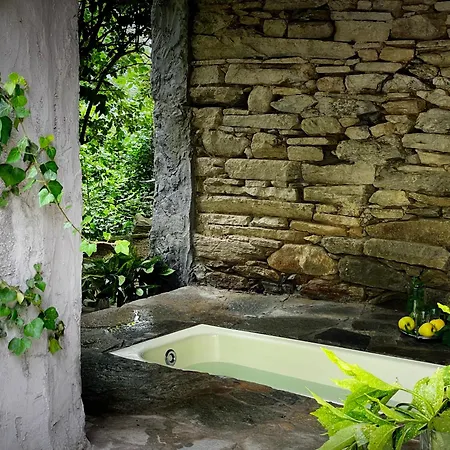 Stone Oven House Homestay *
