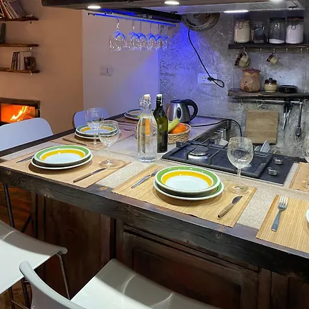 Homestay Stone Oven House Rora