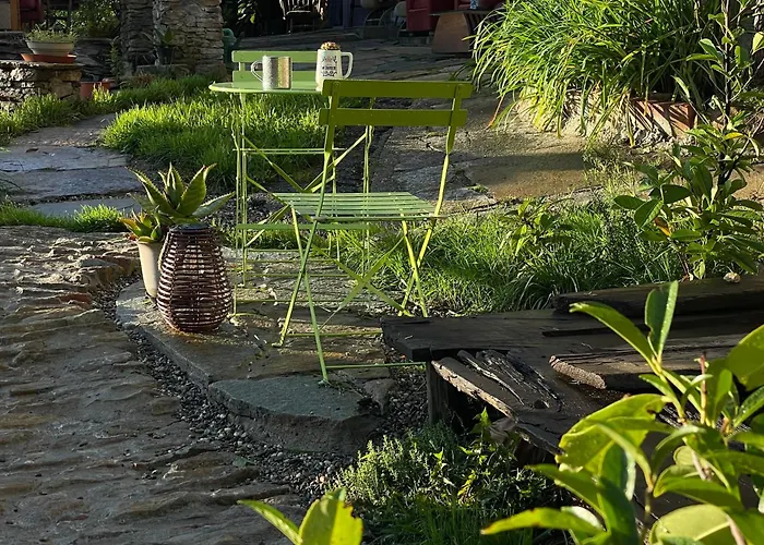 Stone Oven House Homestay Rora