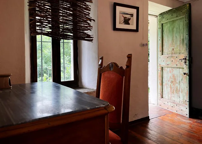 Stone Oven House Homestay *