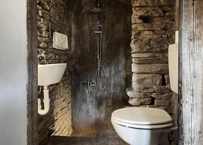 Homestay Stone Oven House Rora